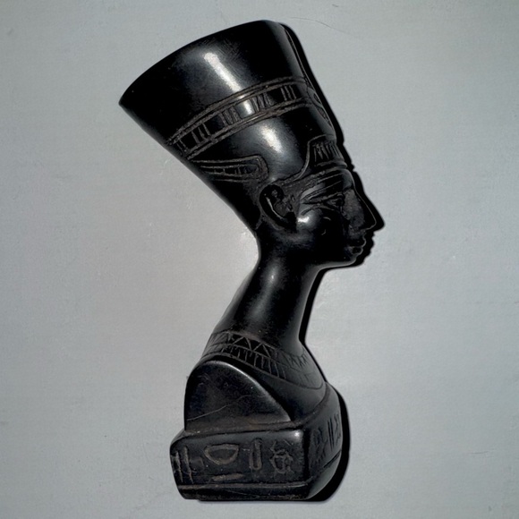 Vintage Hand Carved Egyptian Figurines: Cat + Pharaoh + Pharaoh Queen - Picture 7 of 7